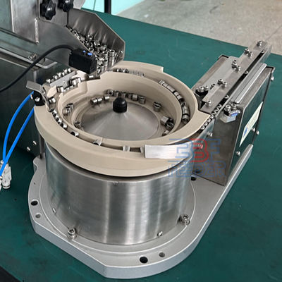 Machine d'alimentation en bocal à enceinte insonorisée pour revêtement en PU