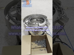 Comment l'alimentateur à bol vibrant transporte-t-il les pinces de fixation